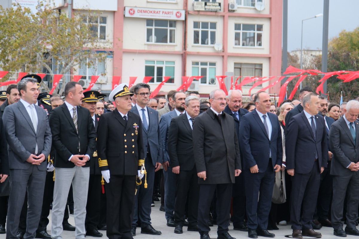 ÇOMÜ Ailesi 29 Ekim Cumhuriyet Bayramı Coşkusu Kutlamalarını Cumhuriyet Meydanı'nda Başlattı fotoğraf 2