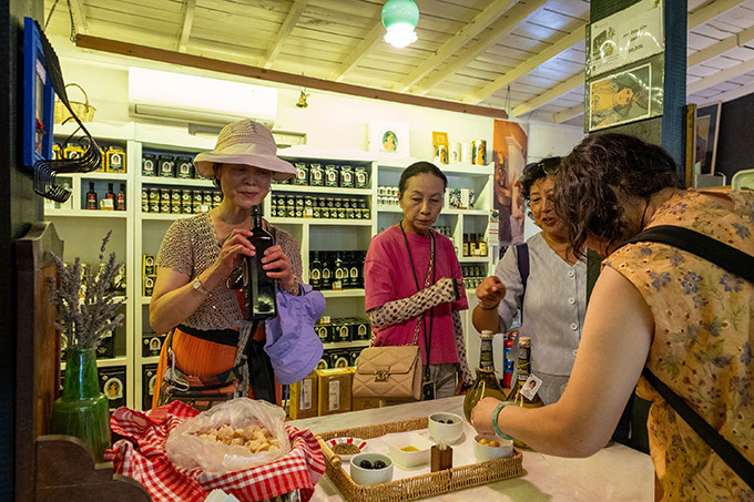 Çinli turistlerin Çanakkale'de yeni gözdesi zeytinyağı - Resim : 1