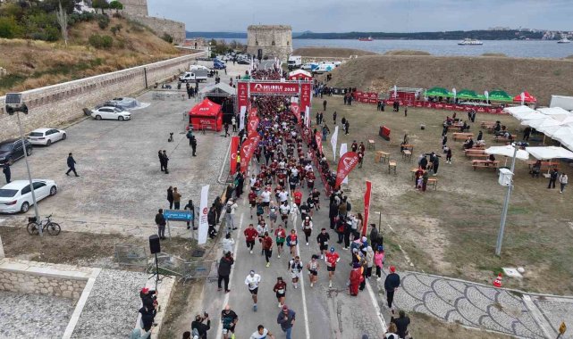 2026/10/tarihi-alan39da-duzenlenen-uluslararasi-gelibolu-maratonu-sona-erdi_1.jpg