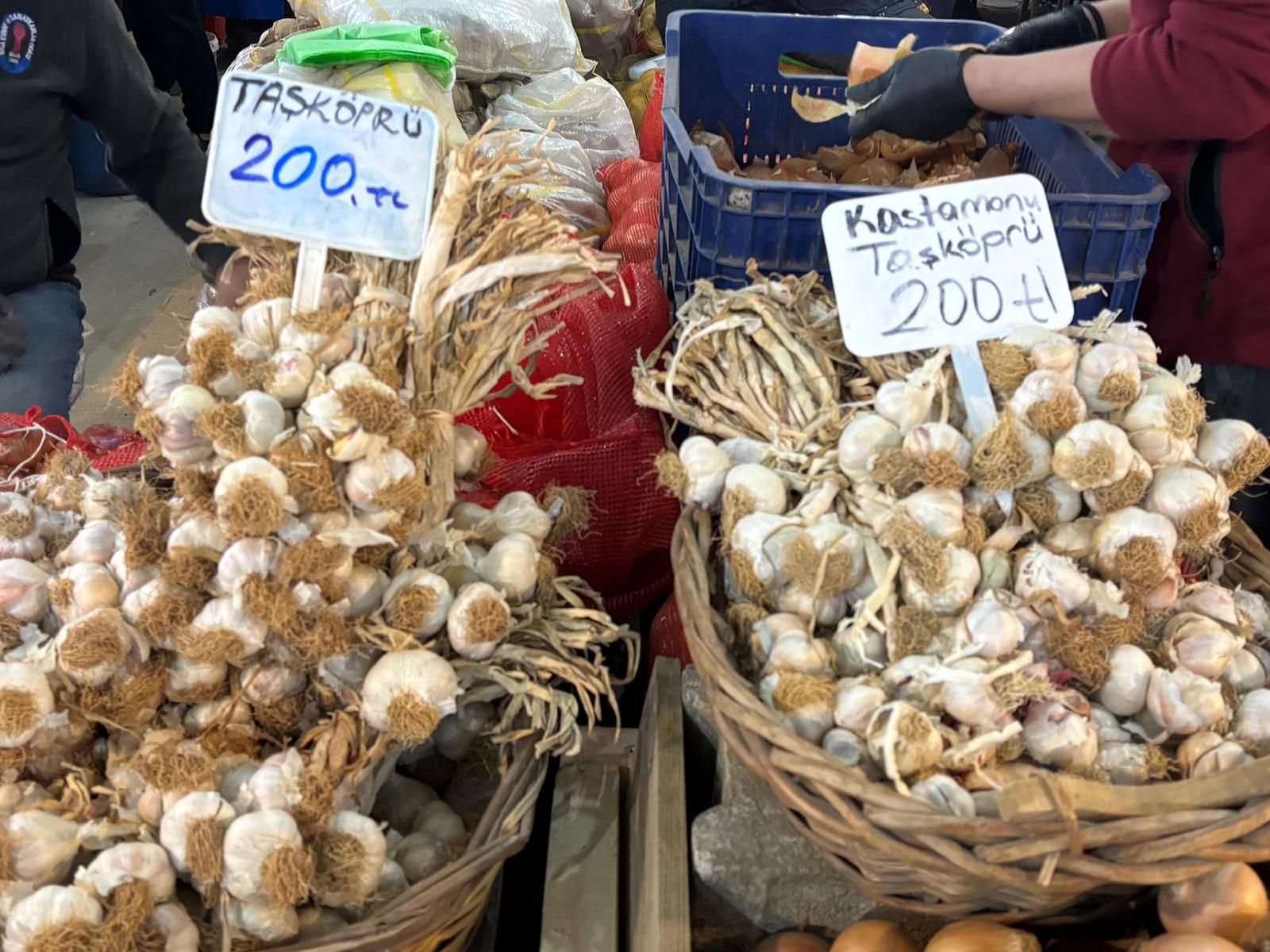 Biga’da güneş pazara hareket getirdi! Peki fiyatlar nasıl?