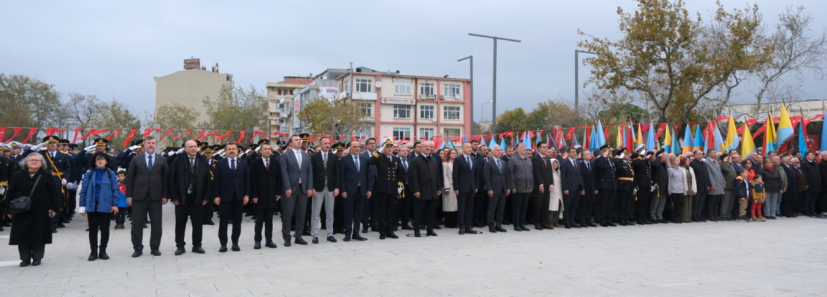 ÇOMÜ Ailesi 29 Ekim Cumhuriyet Bayramı Coşkusu Kutlamalarını Cumhuriyet Meydanı'nda Başlattı fotoğraf 1