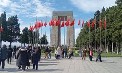 Çanakkale şehitliklerine ziyaretçi akını sürüyor