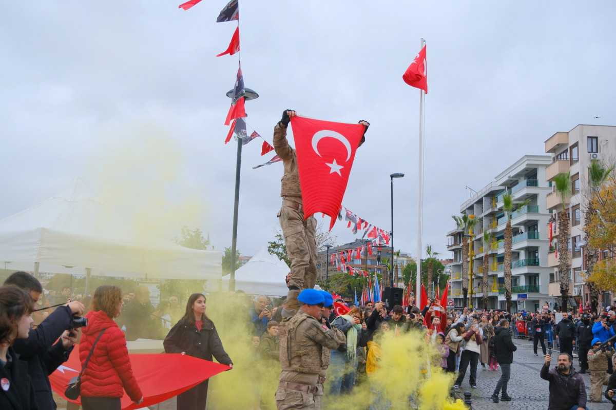 Çanakkale’de 29 Ekim Cumhuriyet Bayramı Törenle Kutlandı fotoğraf 12