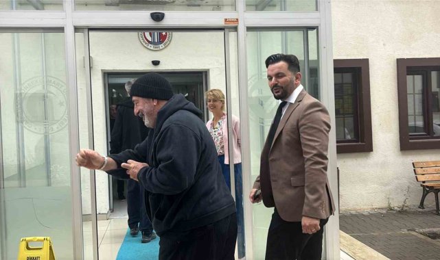 2026/10/kalp-krizi-sonrasi-kontrol-icin-canakkale39ye-gelen-cem-yilmaz-quotdurumum-iyi-allah39a-sukur-zor-bir-sey-atlattigim-icin-dikkat-etmem-lazimquot.jpg