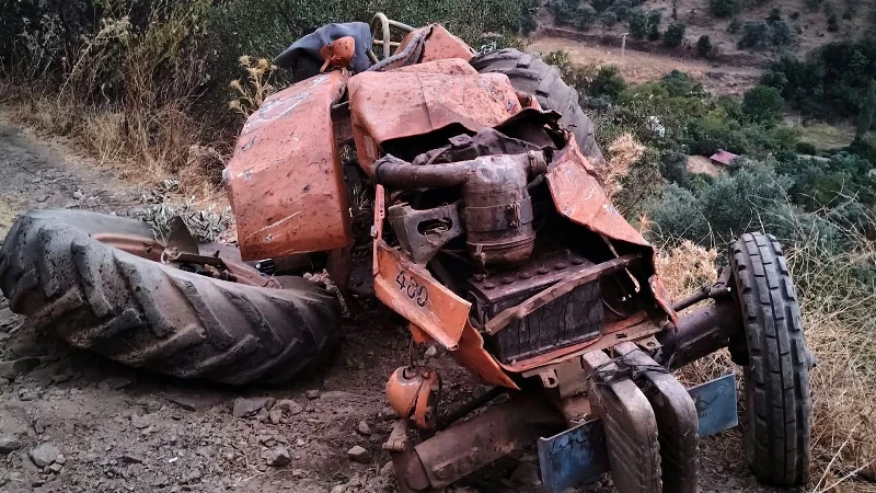 İzmir’de traktör devrildi: Bir kişi hayatını kaybetti