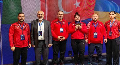 Milli halterci Tuana Süren Avrupa şampiyonu