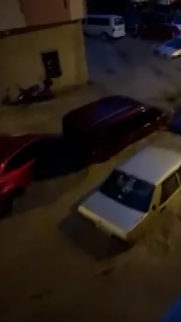 Sarıyer'de yağış nedeniyle araçlar sürüklendi