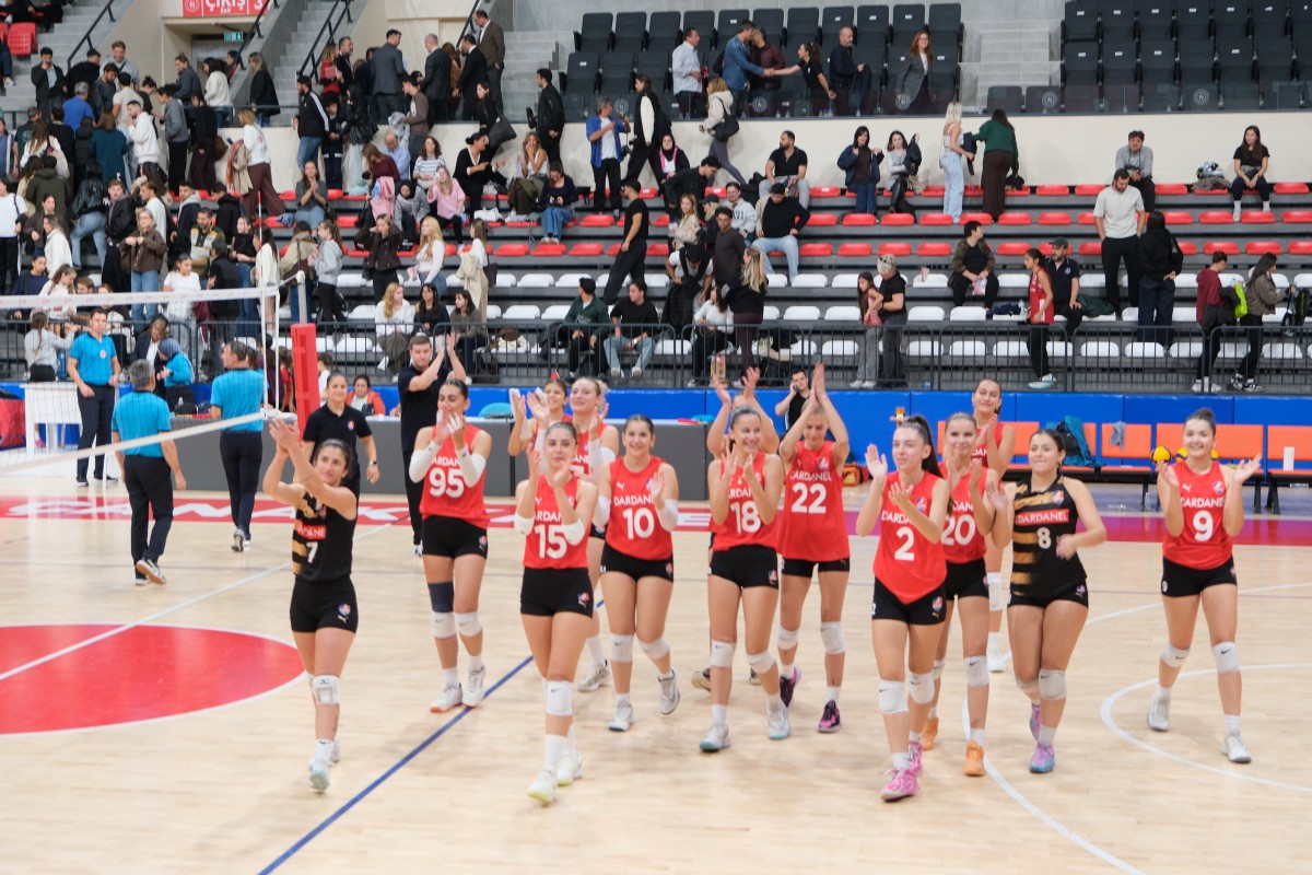 ÇOMÜ SK Kadın Voleybol Takımı’ndan 3-0’lık Galibiyet fotoğraf 7