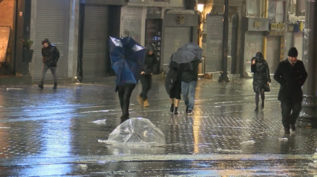 Meteoroloji'den İstanbul dahil 20 ile sarı kodlu uyarı! Sağanak ve fırtına geliyor