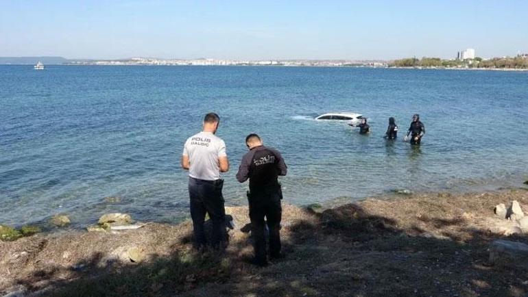 Çanakkalede el freni çekilmeyen otomobil denize düştü