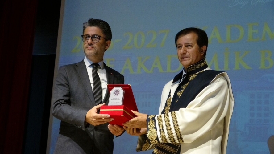 ÜAK Başkanı ve ÇOMÜ Rektörü Prof. Dr. Ramazan Cüneyt Erenoğlu’ndan Ardahan’da Anlamlı Açılış Dersi: “Türkiye Yüzyılı ve Terörsüz Türkiye Vizyonu, Akademinin Küresel Atılımının Temel Altyapısıdır”