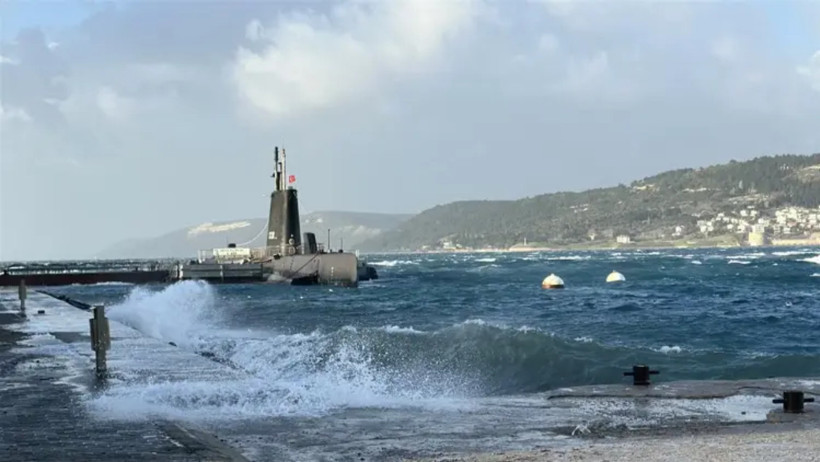 Çanakkale'de feribot seferleri iptal edildi - Resim : 1
