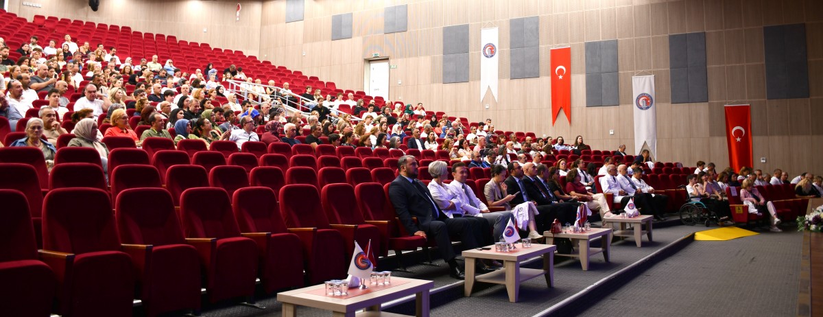 ÇOMÜ Tıp Fakültesinde Önlük Giyme Töreni Gerçekleştirildi fotoğraf 4