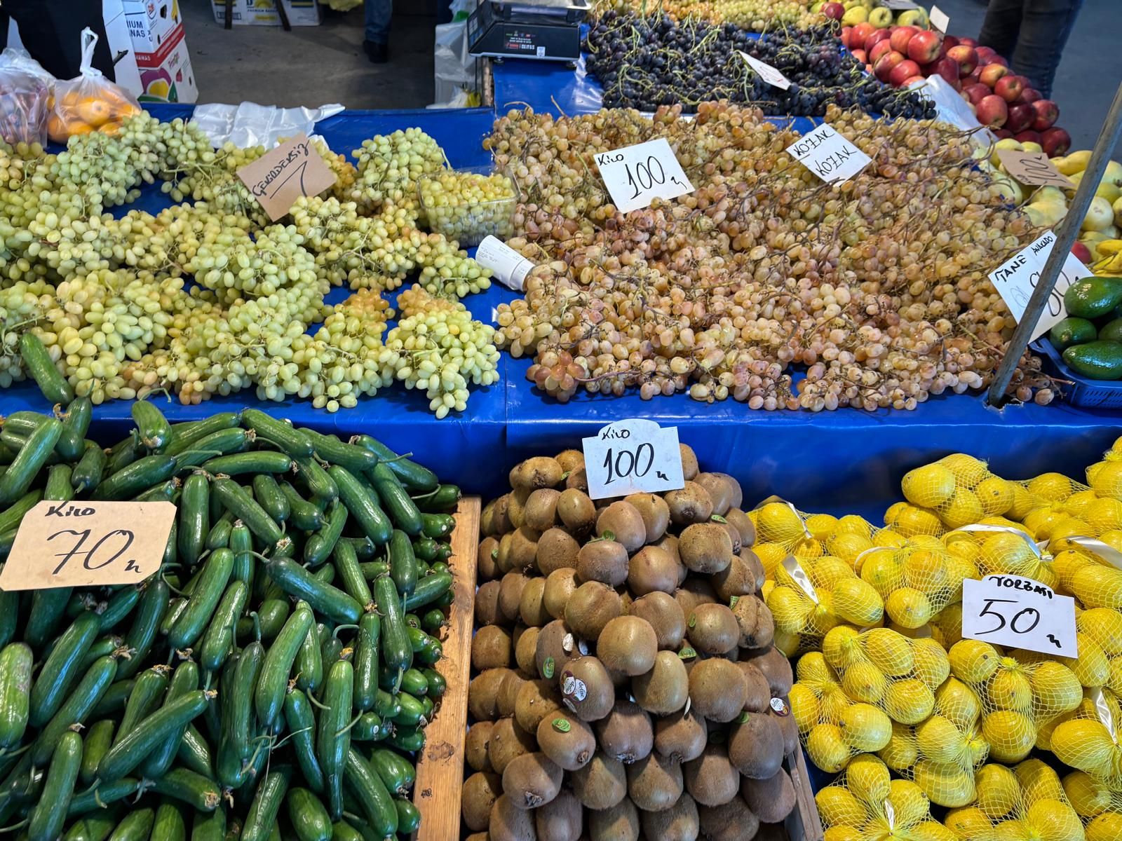 Biga’da güneş pazara hareket getirdi! Peki fiyatlar nasıl?