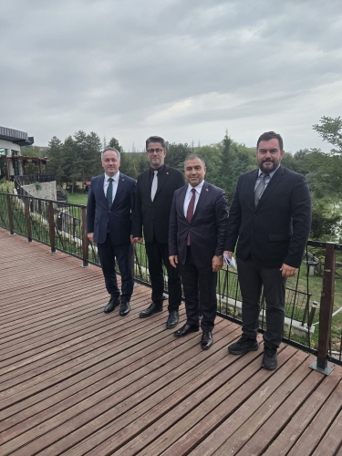 ÇOMÜ’den Tarım ve Kırsal Kalkınmaya Stratejik Hamle: Çiftçi Eğitim Merkezi ve Yapay Zekâ Destekli Sera Projelerine Bakanlıktan Tam Destek