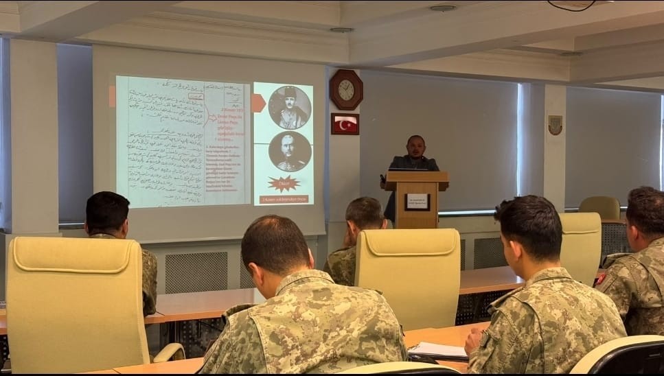 Cepheden İnsanlık Dersleri: Dr. İsmail Sabah’tan 57. Piyade Alayında “Kahramanlık ve Örnek Merhamet” Konferansı fotoğraf 9