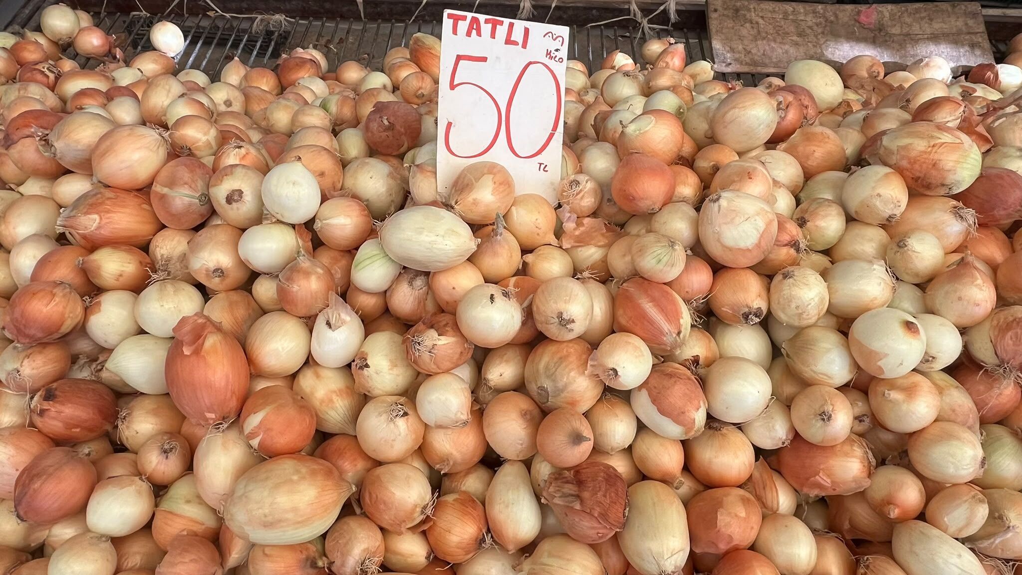 Çanakkale pazarında dikkat çeken sabah fiyatları