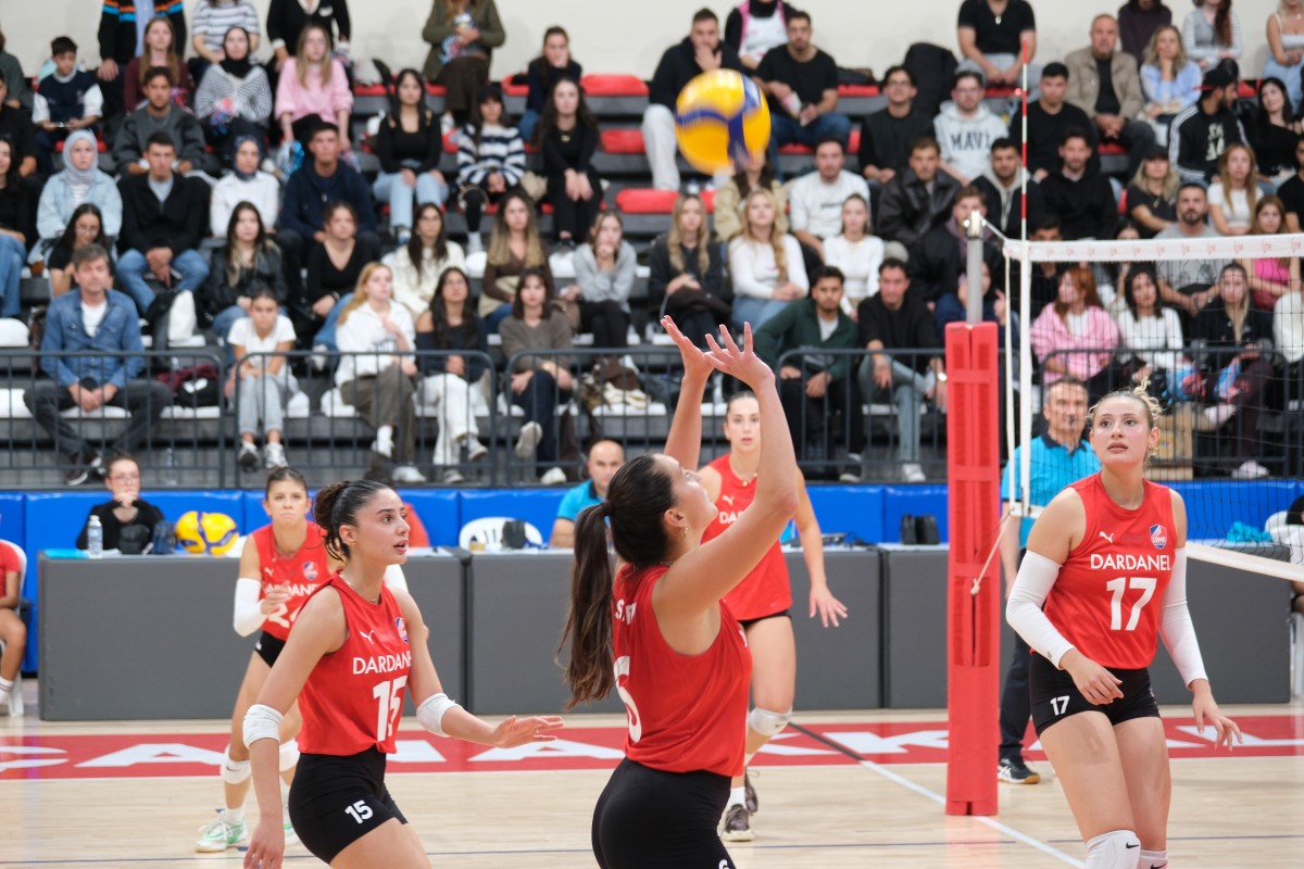 ÇOMÜ SK Kadın Voleybol Takımı’ndan 3-0’lık Galibiyet fotoğraf 5