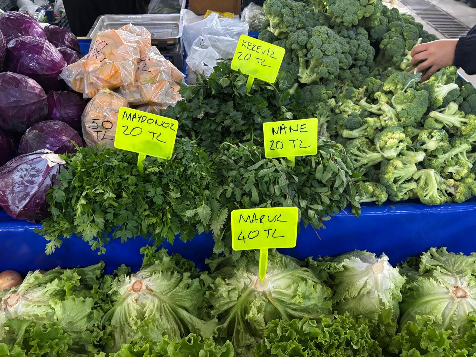 Biga’da güneş pazara hareket getirdi! Peki fiyatlar nasıl?