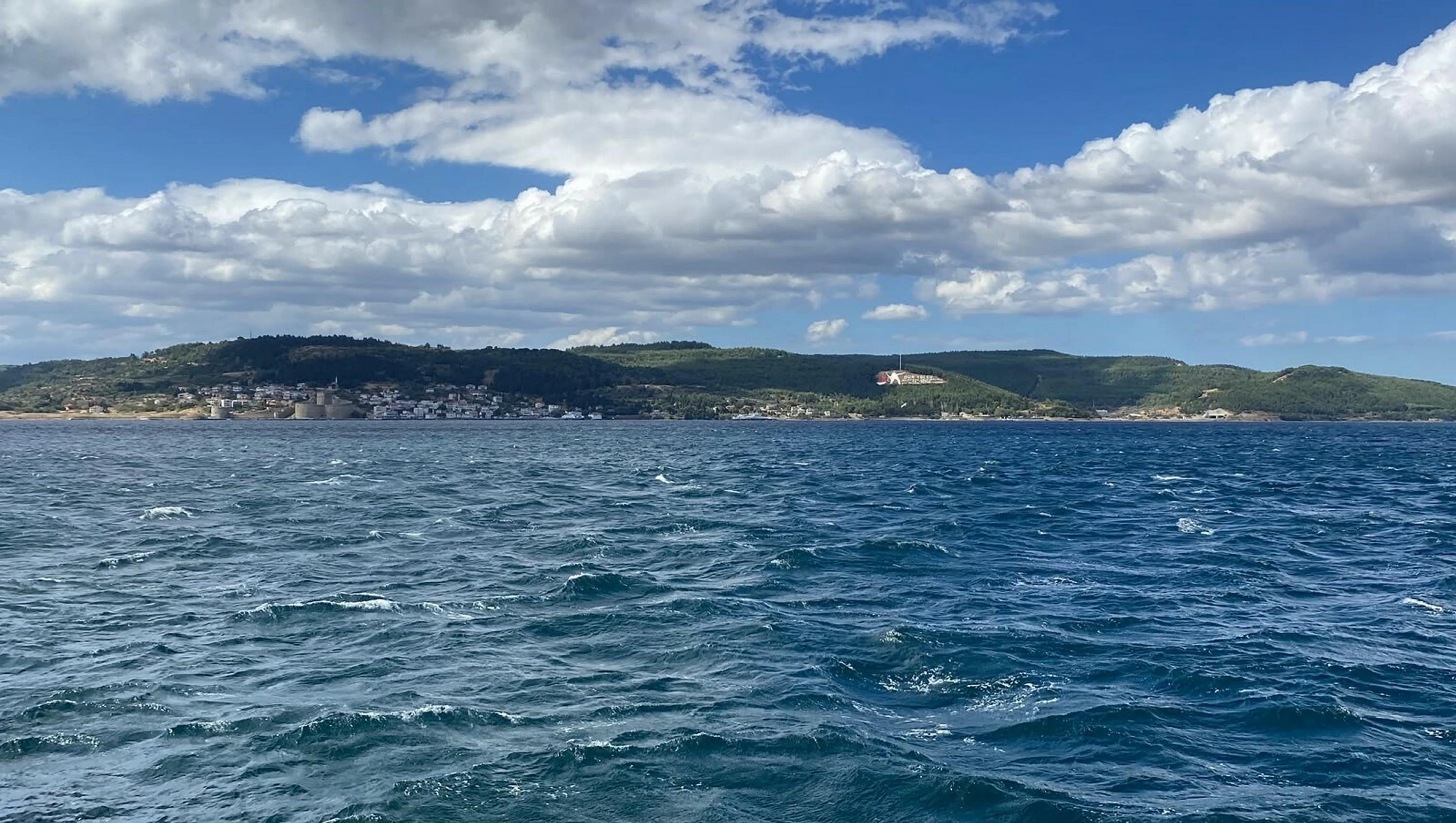 Çanakkale Boğazı'nda ve uluslararası sularda gırgır, trol ve çevirme ağlarına yönelik av yasağı 1 Eylül itibarıyla sona erdi. Yasağın kalkmasının ardından denize açılan balıkçılar, özellikle Karadeniz'de yoğun palamut avcılığı yapmaya başladı. Ancak Karadeniz'deki palamut yoğunluğu henüz Marmara Denizi ve Çanakkale Boğazı'na ulaşmadı.