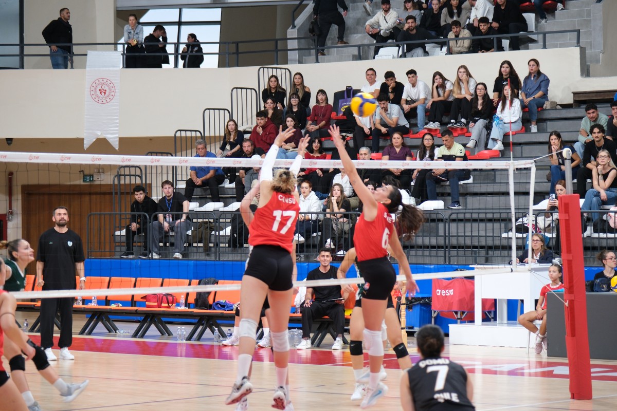 ÇOMÜ SK Kadın Voleybol Takımı’ndan 3-0’lık Galibiyet fotoğraf 6