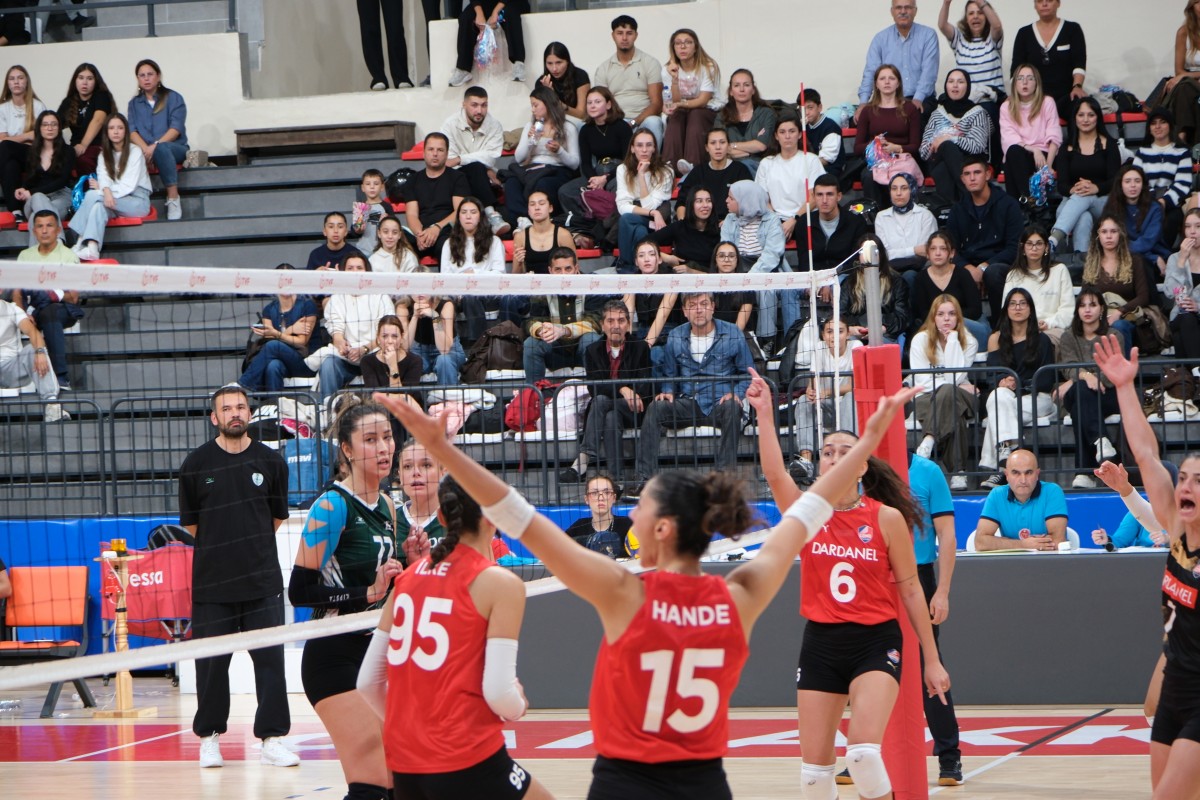 ÇOMÜ SK Kadın Voleybol Takımı’ndan 3-0’lık Galibiyet fotoğraf 3