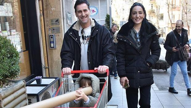Bekir Aksoy'un oğlu 3 yaşında sergi açıyor)