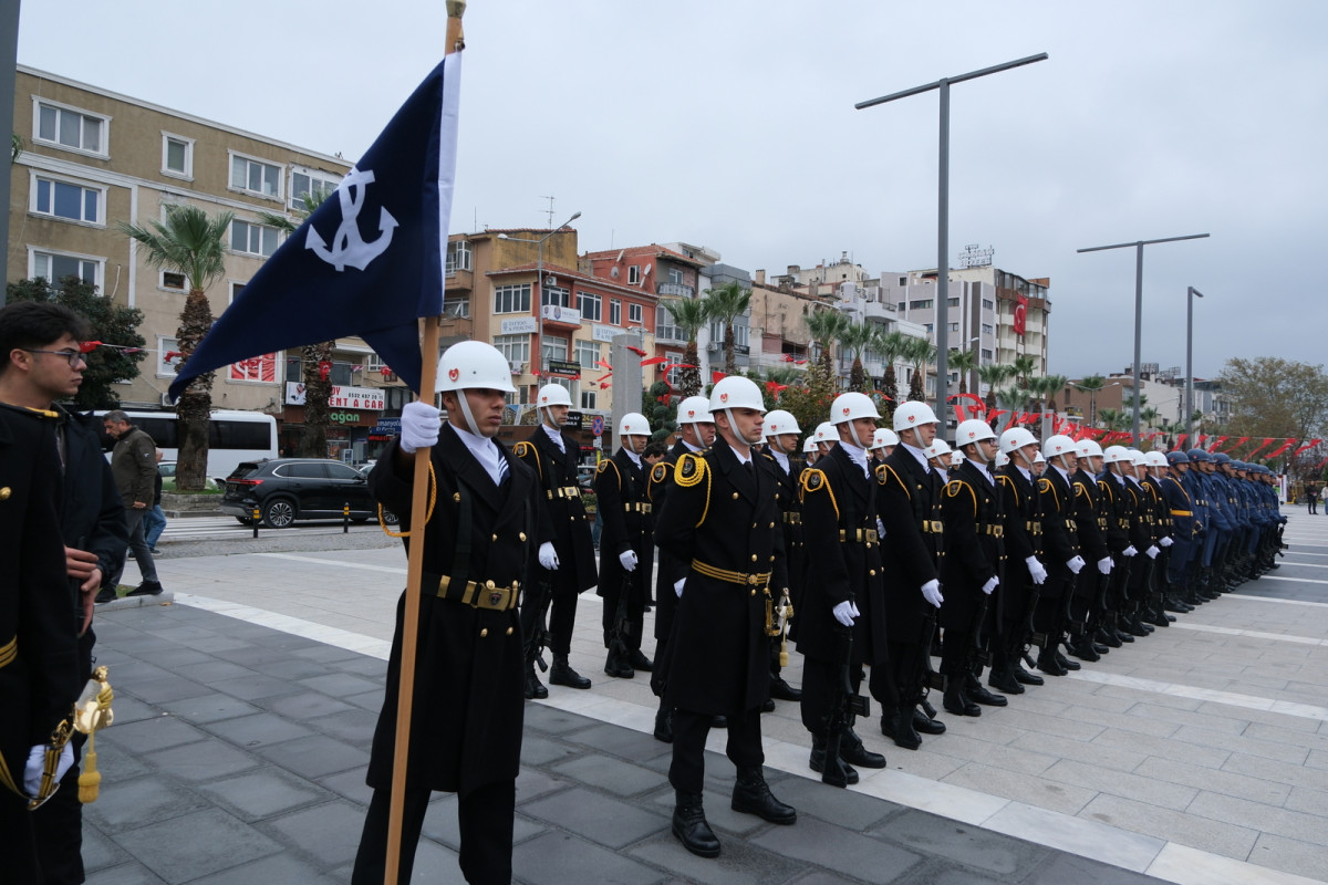 ÇOMÜ Ailesi 29 Ekim Cumhuriyet Bayramı Coşkusu Kutlamalarını Cumhuriyet Meydanı'nda Başlattı fotoğraf 3
