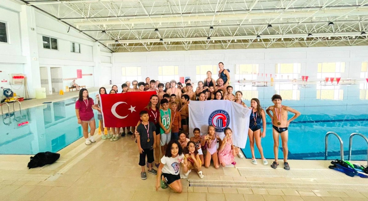 ÇOMÜ’de Zafer Coşkusu Su Altına Taşındı: 
