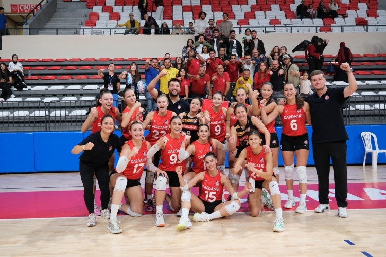 ÇOMÜ SK Kadın Voleybol Takımı’ndan 3-0’lık Galibiyet