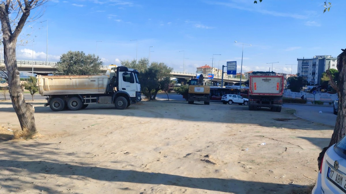 ÇOMÜ Hastanesi’nde Otopark Çilesi Sona Eriyor: ÇOMÜ ve Çanakkale Belediyesi İş Birliğiyle Yeni Otopark Alanı Hızla Yükseliyor fotoğraf 3